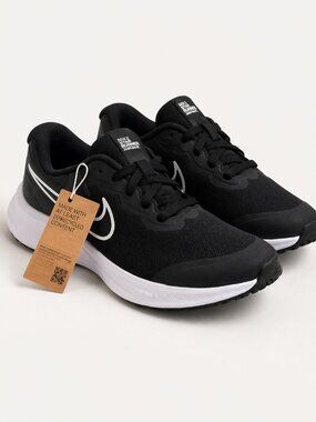 Nike Star Runner Black White Sneakers Women’s 8 Running Shoes NEW DA2776-003